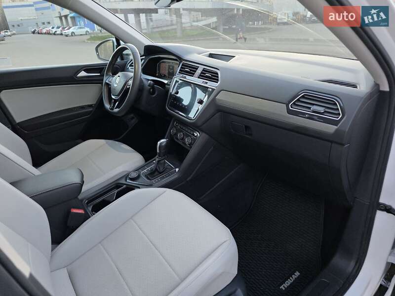 Позашляховик / Кросовер Volkswagen Tiguan 2020 в Кривому Розі фото 37 Позашляховик / Кросовер Volkswagen Tiguan 2020 в Кривому Розі