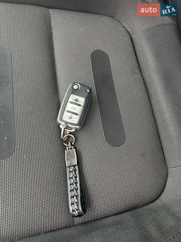 Позашляховик / Кросовер Volkswagen Tiguan 2008 в Чернівцях фото 11 Позашляховик / Кросовер Volkswagen Tiguan 2008 в Чернівцях