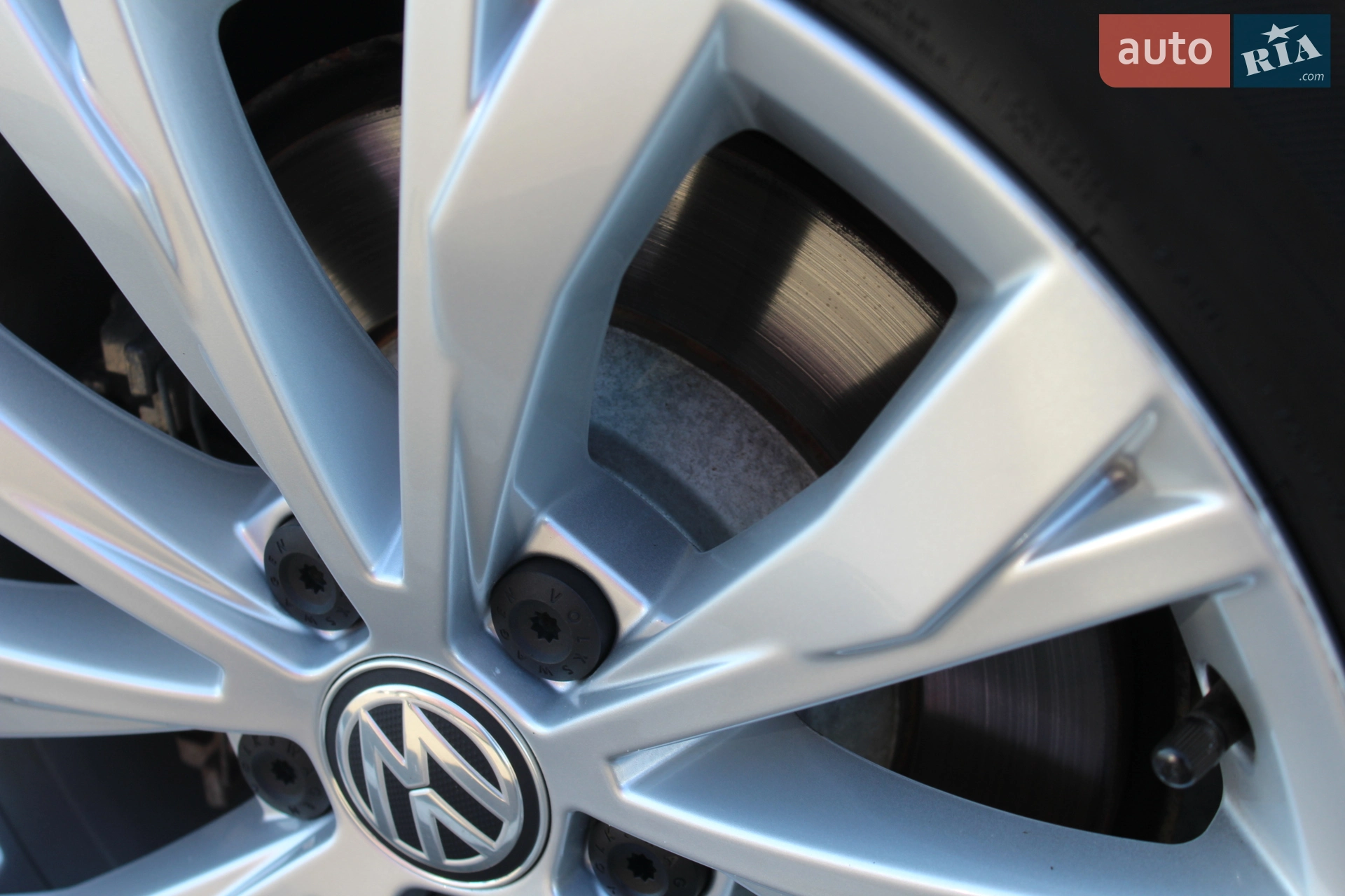 2017 Volkswagen Tiguan - мініатюра 40