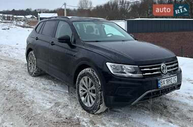 Внедорожник / Кроссовер Volkswagen Tiguan 2019 в Хмельницком