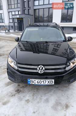 Внедорожник / Кроссовер Volkswagen Tiguan 2016 в Новояворовске