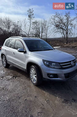Внедорожник / Кроссовер Volkswagen Tiguan 2015 в Знаменке