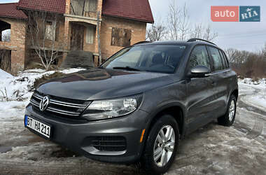 Внедорожник / Кроссовер Volkswagen Tiguan 2015 в Городке