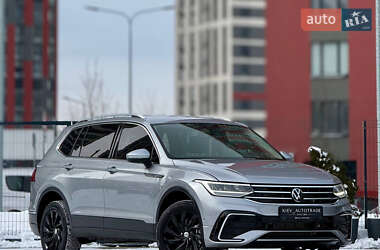 Внедорожник / Кроссовер Volkswagen Tiguan 2022 в Киеве