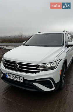 Внедорожник / Кроссовер Volkswagen Tiguan 2021 в Очакове