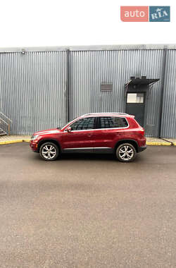 Позашляховик / Кросовер Volkswagen Tiguan 2011 в Ужгороді