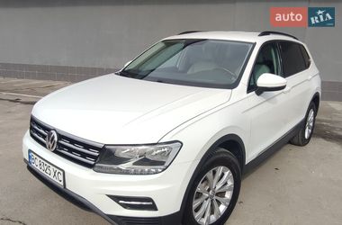 Внедорожник / Кроссовер Volkswagen Tiguan 2018 в Львове