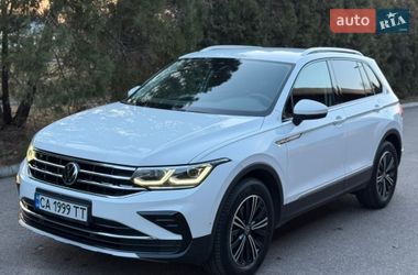 Внедорожник / Кроссовер Volkswagen Tiguan 2022 в Смеле