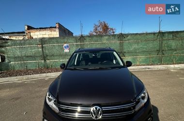 Внедорожник / Кроссовер Volkswagen Tiguan 2015 в Могилев-Подольске