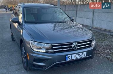 Внедорожник / Кроссовер Volkswagen Tiguan 2020 в Стоянке