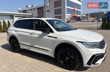 Внедорожник / Кроссовер Volkswagen Tiguan 2023 в Черновцах