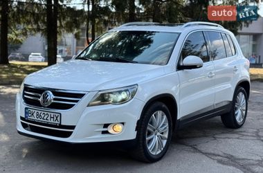 Внедорожник / Кроссовер Volkswagen Tiguan 2011 в Ровно