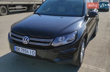 Внедорожник / Кроссовер Volkswagen Tiguan 2016 в Ровно