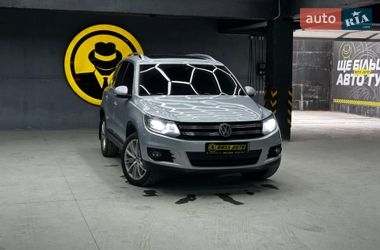 Позашляховик / Кросовер Volkswagen Tiguan 2016 в Чернівцях