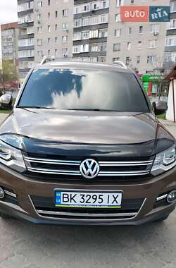 Внедорожник / Кроссовер Volkswagen Tiguan 2012 в Вараше