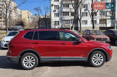 Внедорожник / Кроссовер Volkswagen Tiguan 2017 в Киеве
