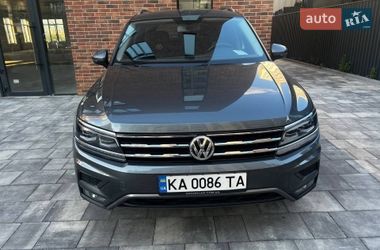 Внедорожник / Кроссовер Volkswagen Tiguan 2017 в Киеве