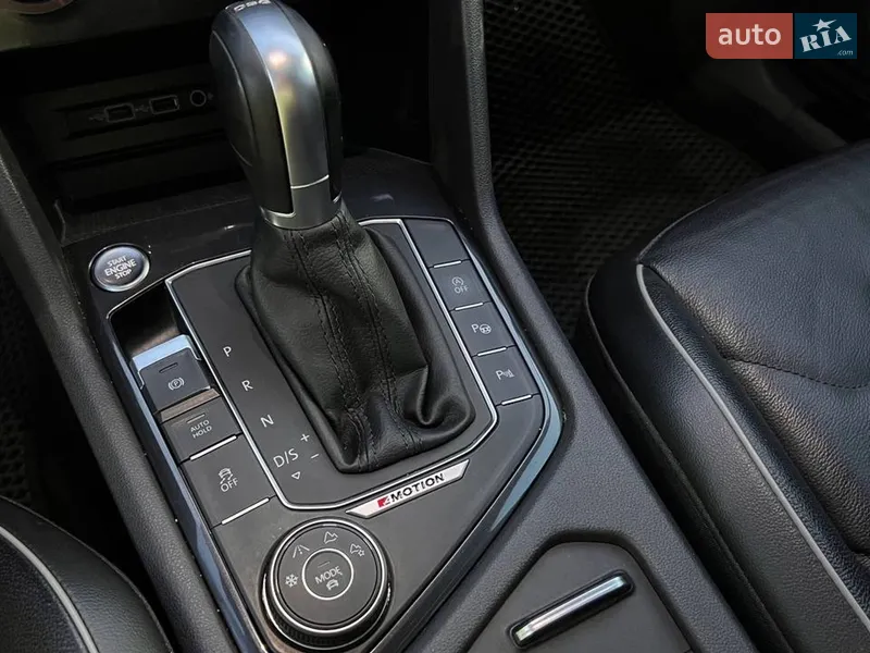 Volkswagen Tiguan 2018 VIN WVGZZZ5NZJM123670 фото оголошення 16 з 61