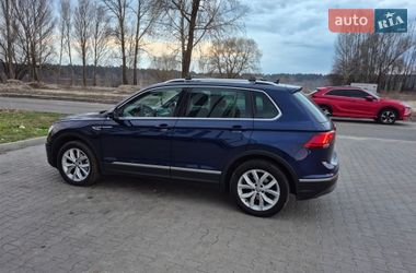 Позашляховик / Кросовер Volkswagen Tiguan 2017 в Києві