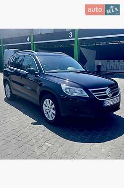 Позашляховик / Кросовер Volkswagen Tiguan 2010 в Чернівцях