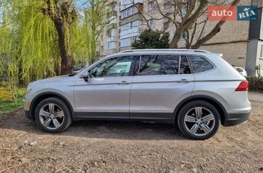 Позашляховик / Кросовер Volkswagen Tiguan 2019 в Чернівцях