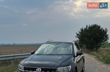 Внедорожник / Кроссовер Volkswagen Tiguan 2017 в Городке