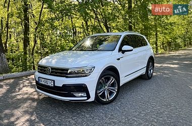 Внедорожник / Кроссовер Volkswagen Tiguan 2017 в Черновцах