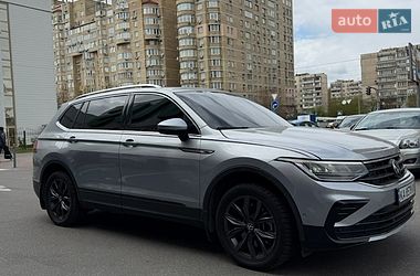 Внедорожник / Кроссовер Volkswagen Tiguan 2021 в Киеве
