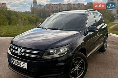 Внедорожник / Кроссовер Volkswagen Tiguan 2015 в Ровно