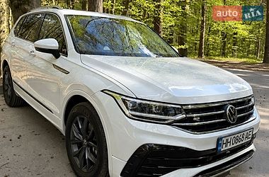 Внедорожник / Кроссовер Volkswagen Tiguan 2022 в Львове