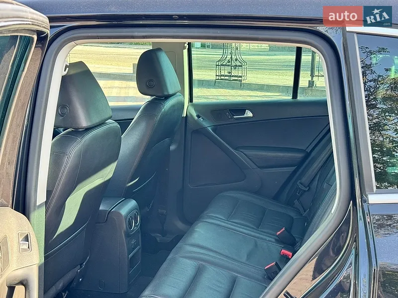 Volkswagen Tiguan 2017 VIN WVGTV7AX5HK024101 фото оголошення 46 з 98