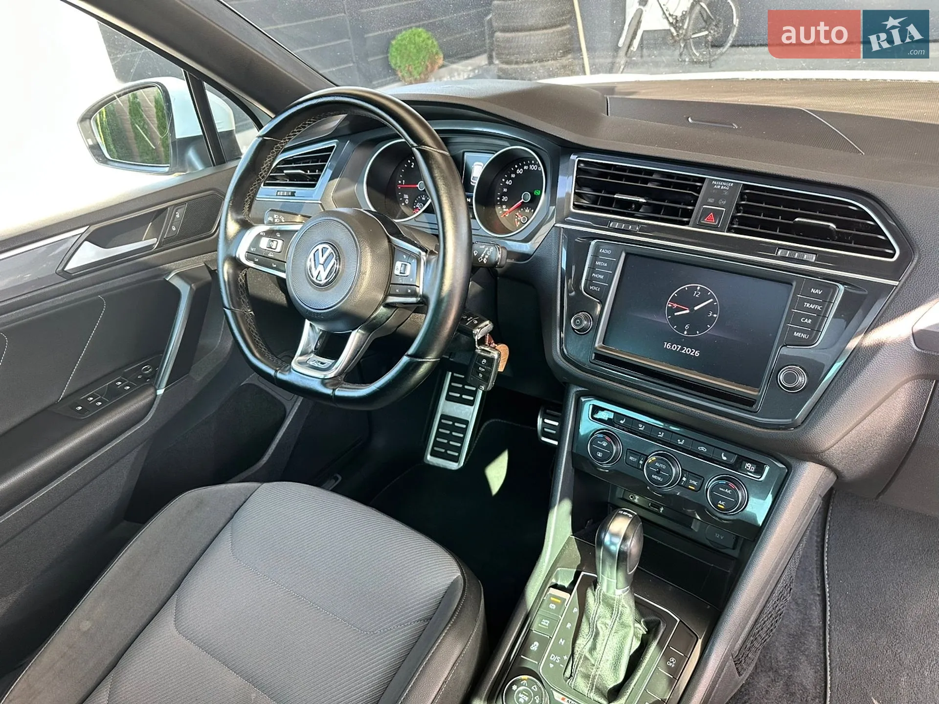 2017 Volkswagen Tiguan - мініатюра 23