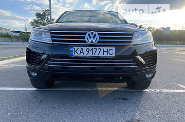 Внедорожник / Кроссовер Volkswagen Touareg R 2013 в Киеве