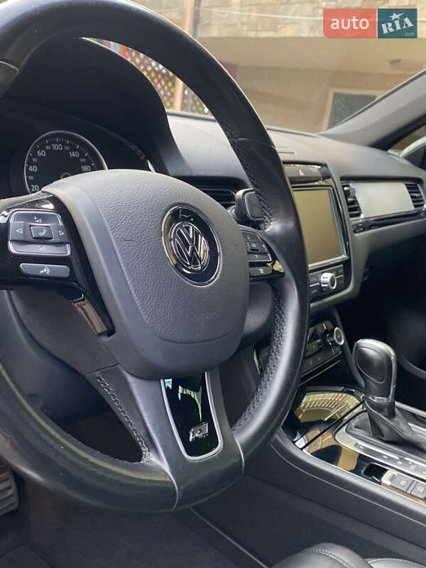 Внедорожник / Кроссовер Volkswagen Touareg R 2014 в Иршаве