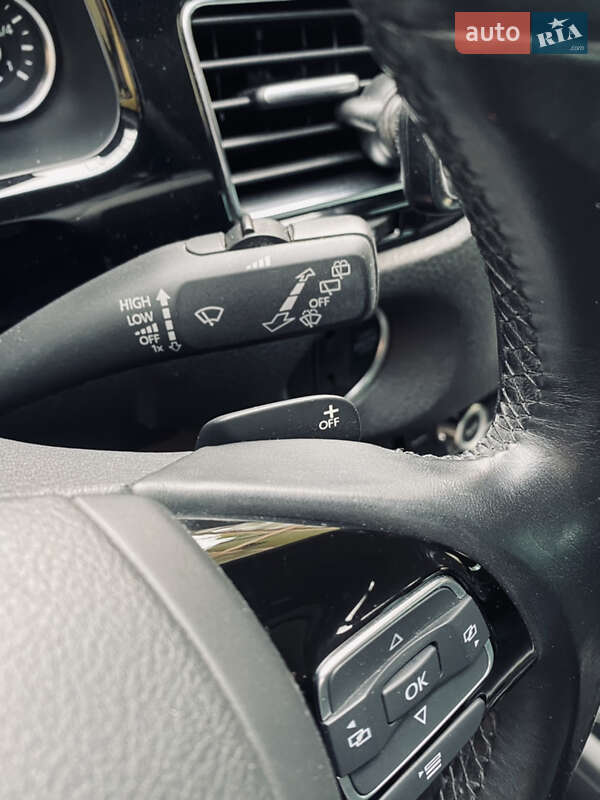 Внедорожник / Кроссовер Volkswagen Touareg R 2014 в Иршаве