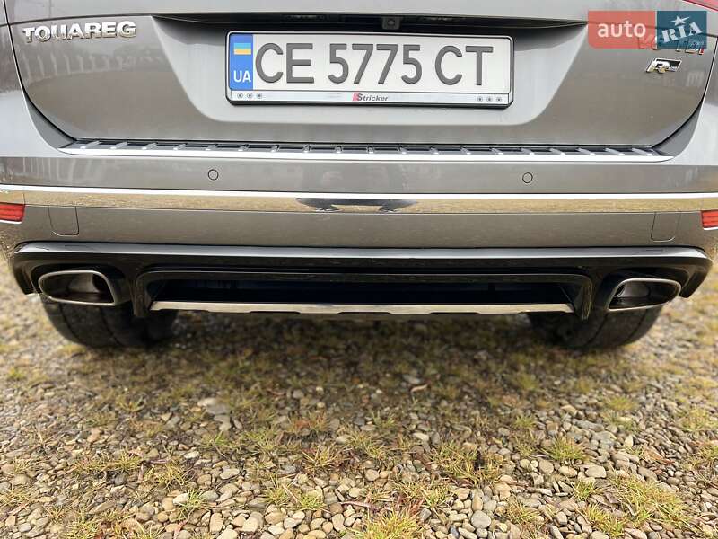 Позашляховик / Кросовер Volkswagen Touareg R 2017 в Чернівцях