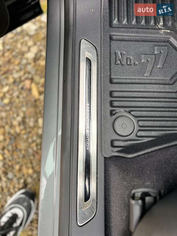 Позашляховик / Кросовер Volkswagen Touareg R 2017 в Чернівцях