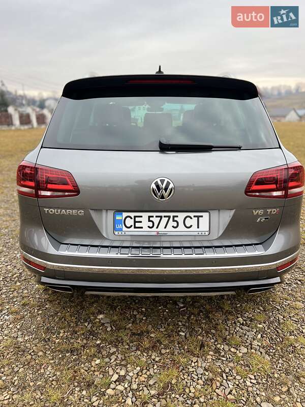 Позашляховик / Кросовер Volkswagen Touareg R 2017 в Чернівцях