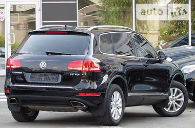 Внедорожник / Кроссовер Volkswagen Touareg 2011 в Киеве