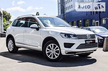 Внедорожник / Кроссовер Volkswagen Touareg 2015 в Киеве