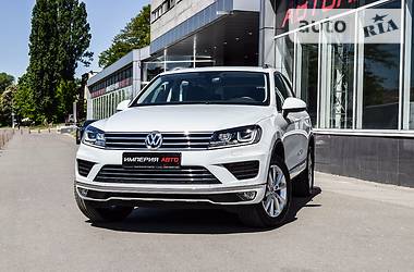 Внедорожник / Кроссовер Volkswagen Touareg 2015 в Киеве