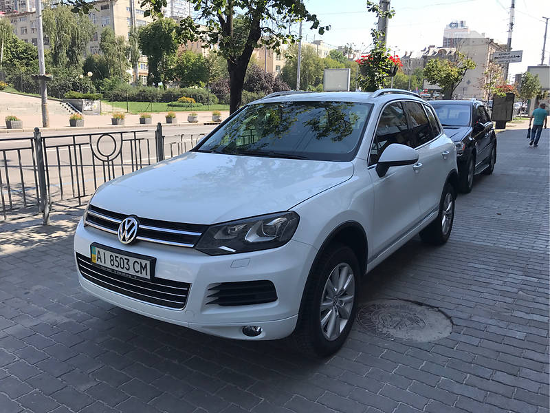 Внедорожник / Кроссовер Volkswagen Touareg 2013 в Киеве