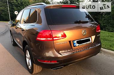 Внедорожник / Кроссовер Volkswagen Touareg 2015 в Киеве