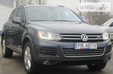 Внедорожник / Кроссовер Volkswagen Touareg 2012 в Киеве