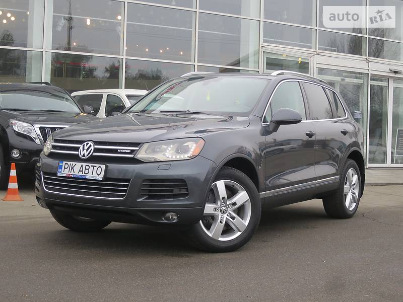 Внедорожник / Кроссовер Volkswagen Touareg 2012 в Киеве