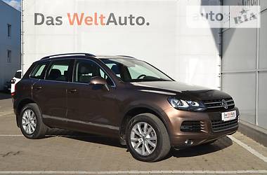 Позашляховик / Кросовер Volkswagen Touareg 2014 в Чернівцях