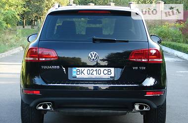 Внедорожник / Кроссовер Volkswagen Touareg 2013 в Ровно