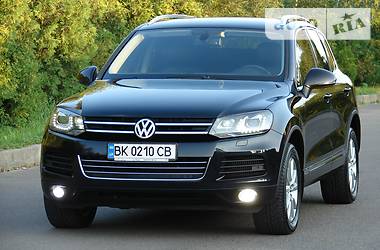 Внедорожник / Кроссовер Volkswagen Touareg 2013 в Ровно
