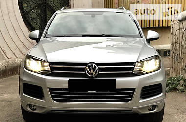 Внедорожник / Кроссовер Volkswagen Touareg 2013 в Днепре