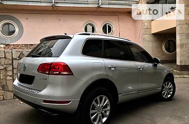 Внедорожник / Кроссовер Volkswagen Touareg 2013 в Днепре